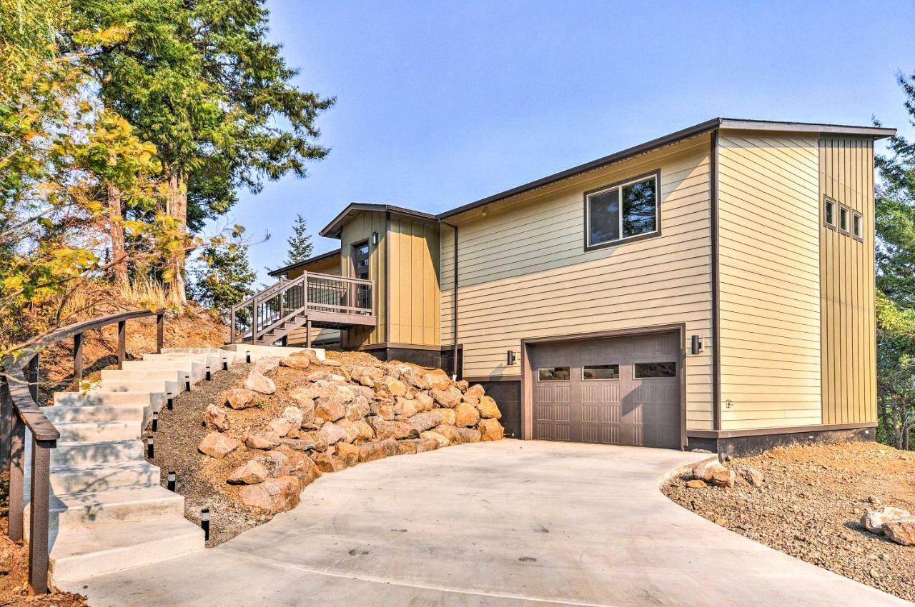 Gorge Retreat - Modern Carson Home With Mtn Views! Exterior photo