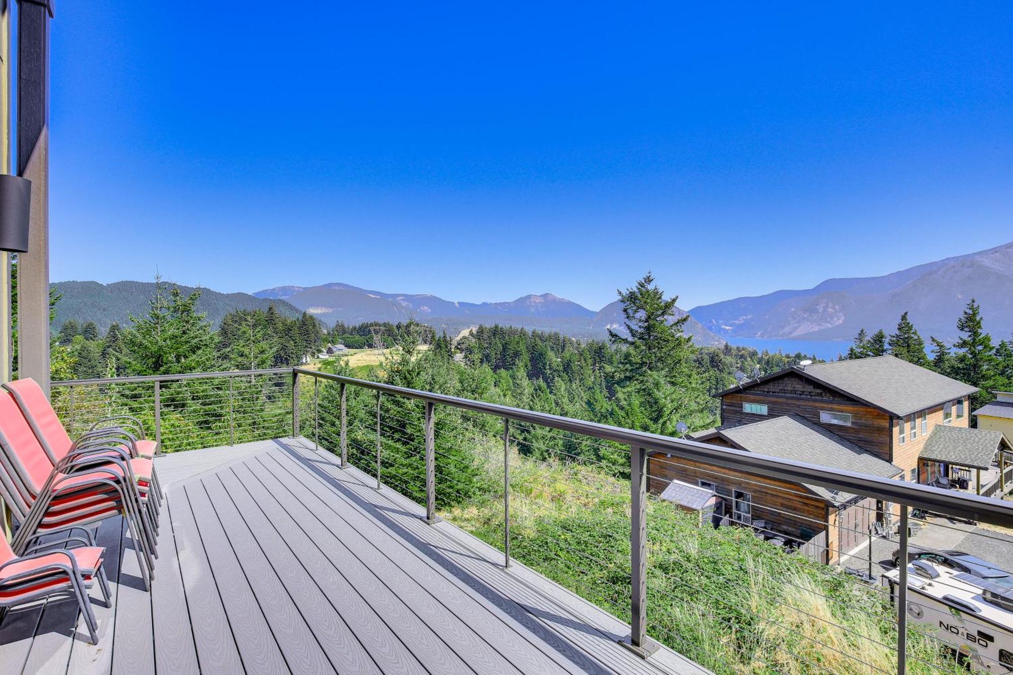 Gorge Retreat - Modern Carson Home With Mtn Views! Exterior photo