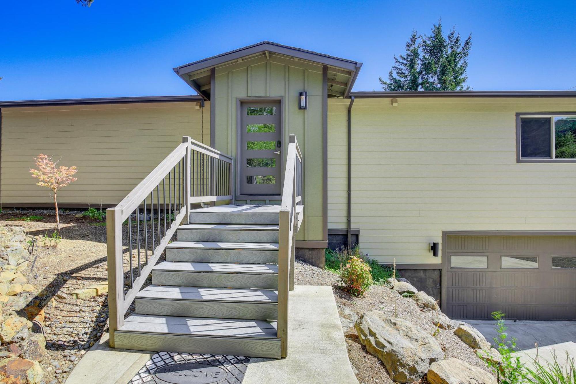 Gorge Retreat - Modern Carson Home With Mtn Views! Exterior photo
