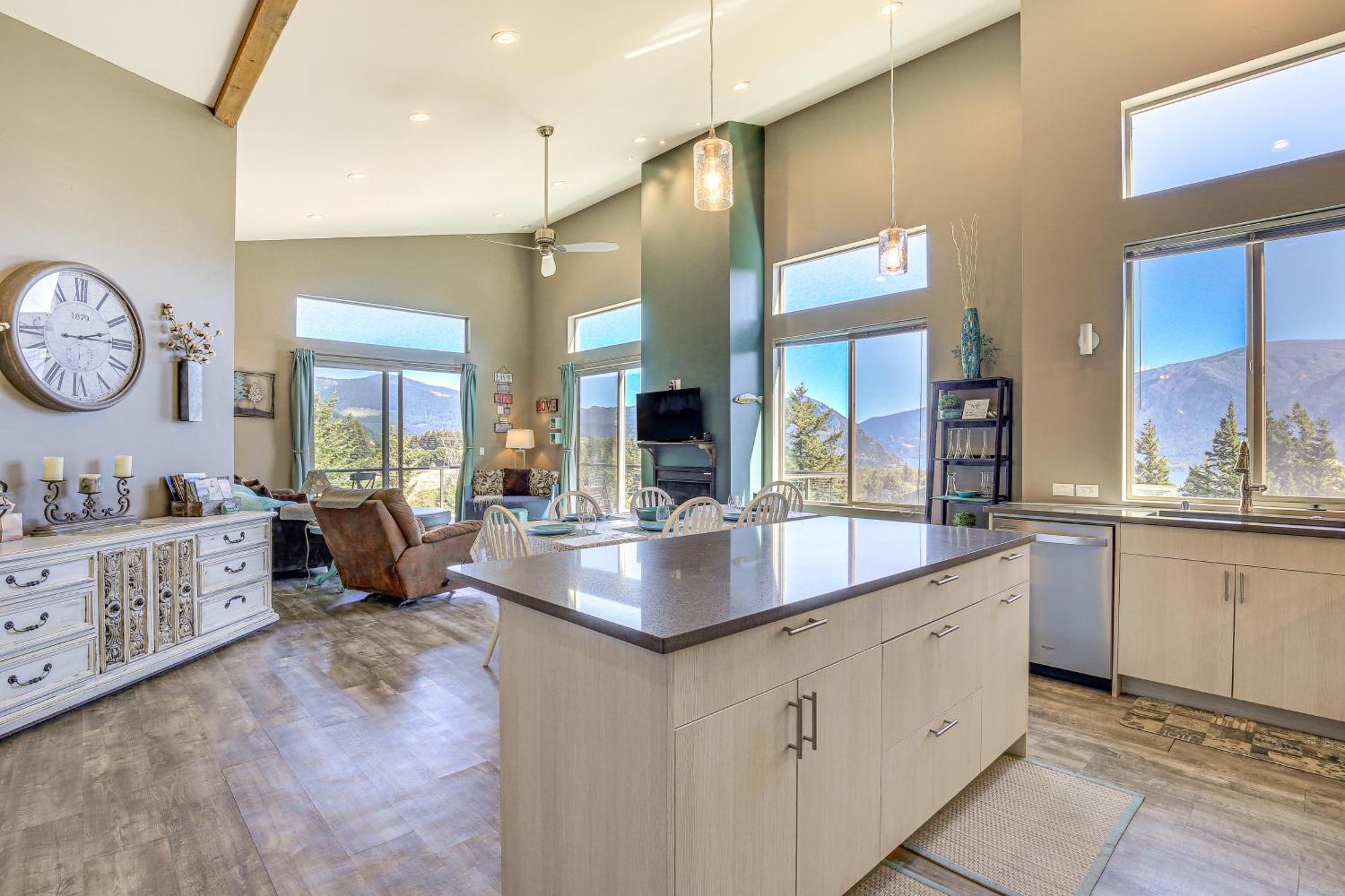 Gorge Retreat - Modern Carson Home With Mtn Views! Exterior photo